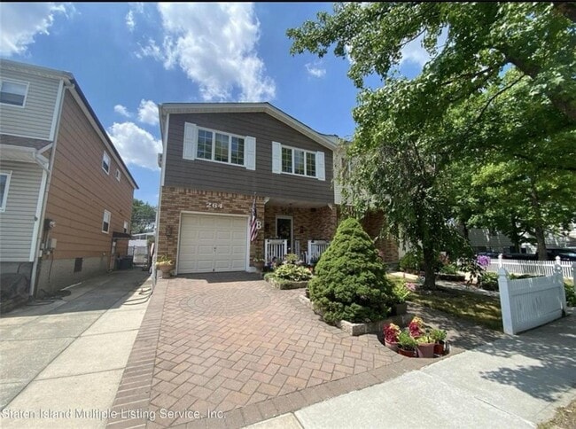 property at 264 Sandalwood Dr