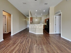 8227 Stelling Dr in Jacksonville, FL - Foto de edificio - Building Photo