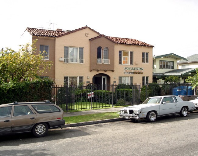 Le Claire Apartments in Los Angeles, CA - Building Photo - Building Photo