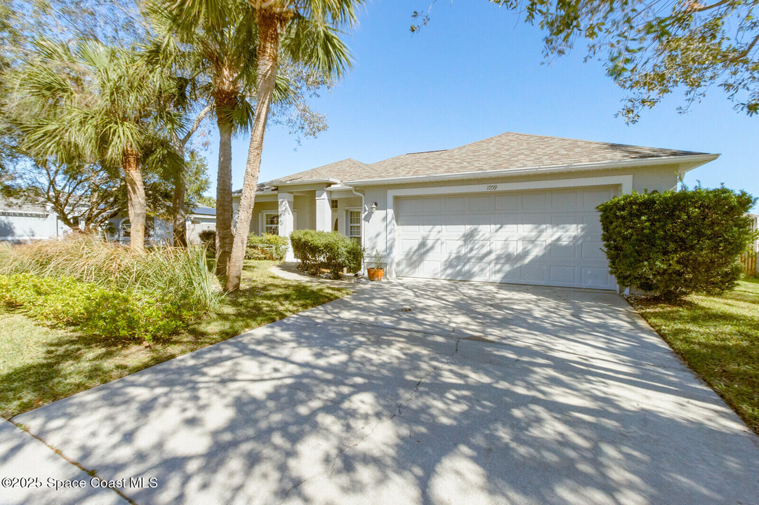 1059 Egret Lake Way in Melbourne, FL - Building Photo