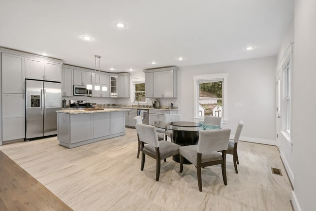 7900 Heritage Dr in Annandale, VA - Building Photo - Building Photo