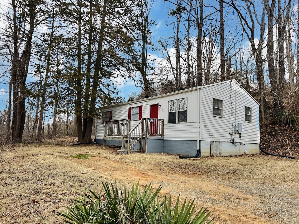 64 Beaver Rd in Martinsville, VA - Building Photo