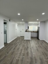21400 Burbank Blvd, Unit 207 in Woodland Hills, CA - Building Photo - Building Photo