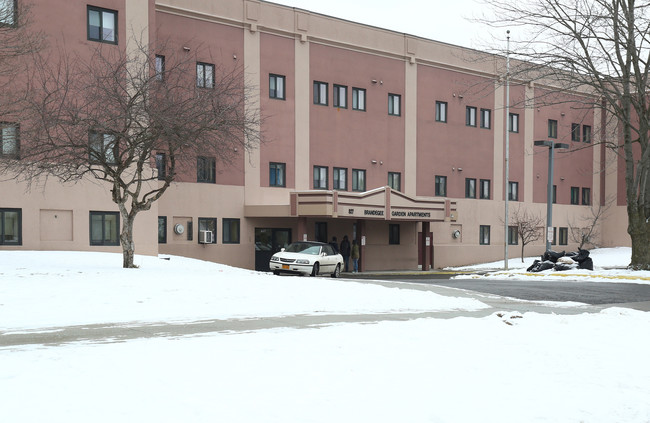 Brandegee Garden Apartments in Utica, NY - Foto de edificio - Building Photo