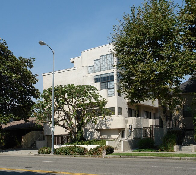 2520 S Centinela Ave in Los Angeles, CA - Building Photo - Building Photo