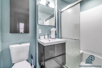 36 E Utica St in Buffalo, NY - Foto de edificio - Building Photo