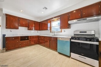 686 Gates Terrace in Union, NJ - Building Photo - Building Photo