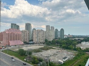 4015 The Exchange in Mississauga, ON - Building Photo - Building Photo