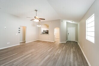 2985 Mikris Dr E in Jacksonville, FL - Building Photo - Building Photo