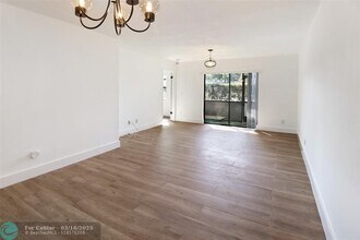 10524 NW 10th St in Pembroke Pines, FL - Building Photo - Building Photo