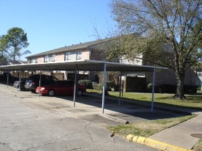 Whisper Wood Townhomes in Houston, TX - Building Photo - Building Photo