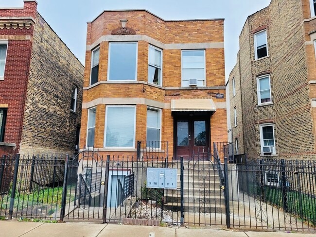 property at 1512 N Kedvale Ave