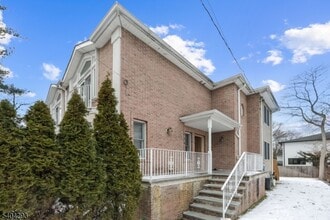 135 Grove St in Tenafly, NJ - Building Photo - Building Photo