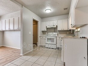 8814 NE 13th St in Midwest City, OK - Building Photo - Building Photo