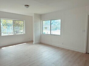 106 NW 28th Terrace in Fort Lauderdale, FL - Building Photo - Building Photo