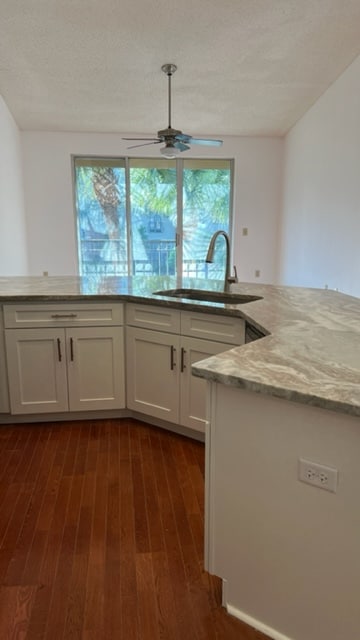 825 Normandy Trace Rd in Tampa, FL - Building Photo - Building Photo