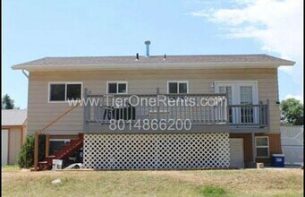 1115 Larkspur Dr in Sandy, UT - Foto de edificio - Building Photo