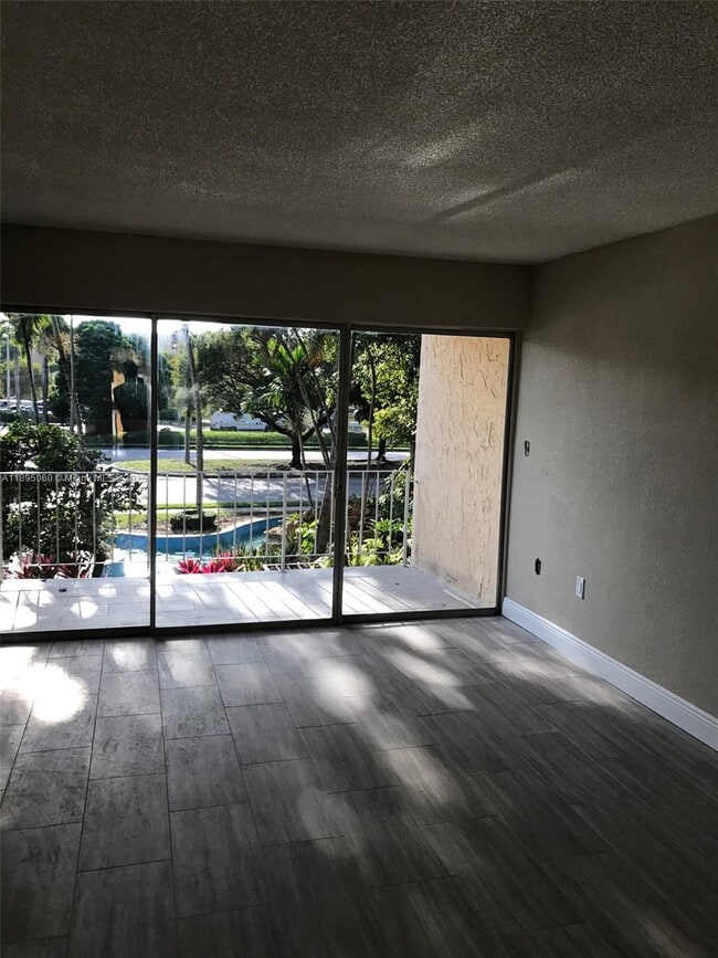 9353 Fontainebleau Blvd, Unit A201 in Miami, FL - Building Photo - Building Photo