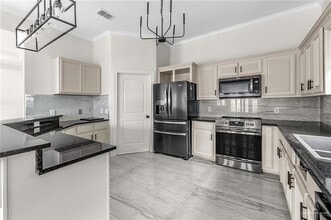 1104 N Boston College Dr in Edinburg, TX - Building Photo - Building Photo