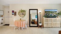 7825 NE Bayshore Ct in Miami, FL - Building Photo - Building Photo