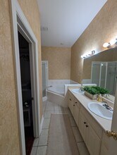 1015 Burning Tree Way in Tallahassee, FL - Foto de edificio - Building Photo