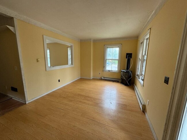 85 Montgomery St, Unit 1 in Saugerties, NY - Building Photo - Building Photo