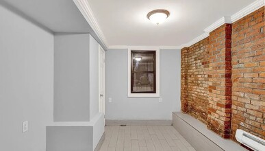 118 E 7th St in New York, NY - Building Photo - Building Photo