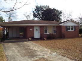 7 3rd St in Glenwood, GA - Building Photo