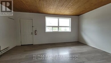 280-280 River Rd E in Wasaga Beach, ON - Building Photo - Building Photo