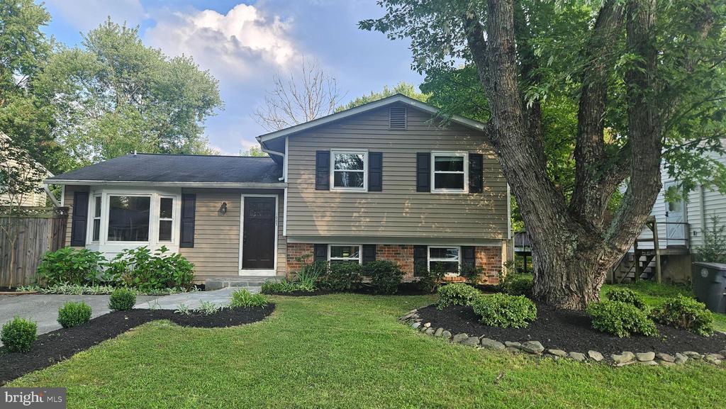 1037 Brice Rd in Rockville, MD - Building Photo