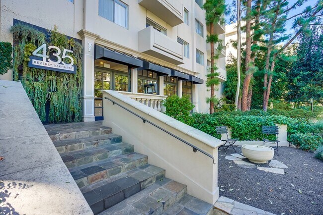 435 N Oakhurst Dr in Beverly Hills, CA - Foto de edificio - Building Photo