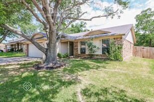 6473 Green Ridge Dr in Watauga, TX - Building Photo