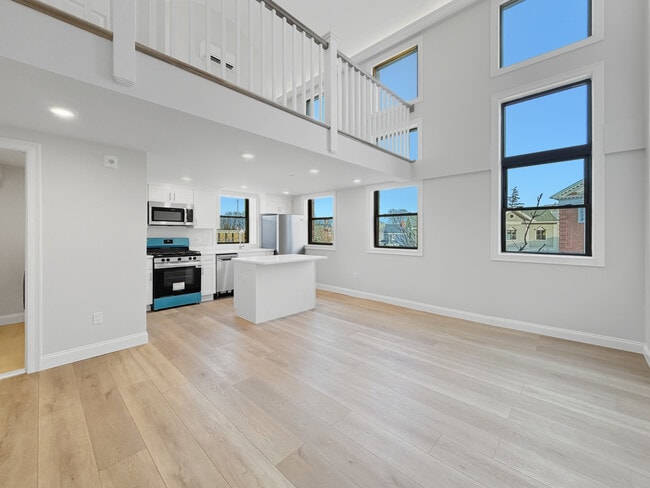 220 Winthrop St, Unit 201 in Winthrop, MA - Building Photo - Building Photo