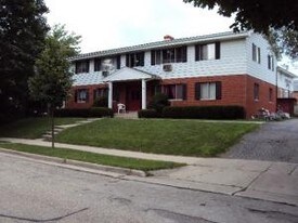 334 Darlene Dr in Waukesha, WI - Building Photo