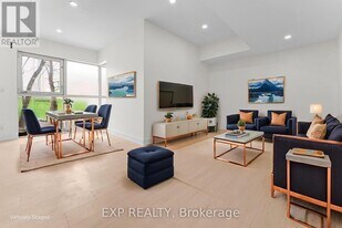 1558 Queen St E in Toronto, ON - Building Photo