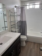 4753 Kester Ave, Unit 5 in Los Angeles, CA - Foto de edificio - Building Photo