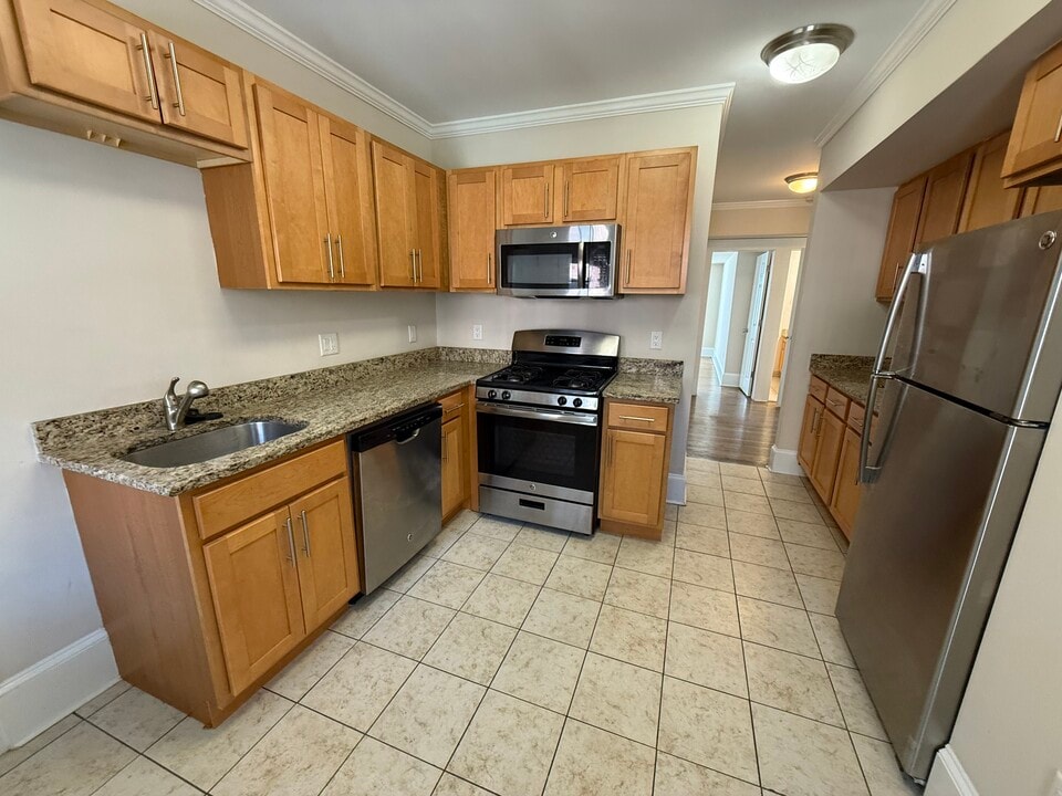 20 Short St, Unit 5 in Brookline, MA - Building Photo