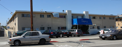 Tropics Apartments in San Leandro, CA - Building Photo - Building Photo