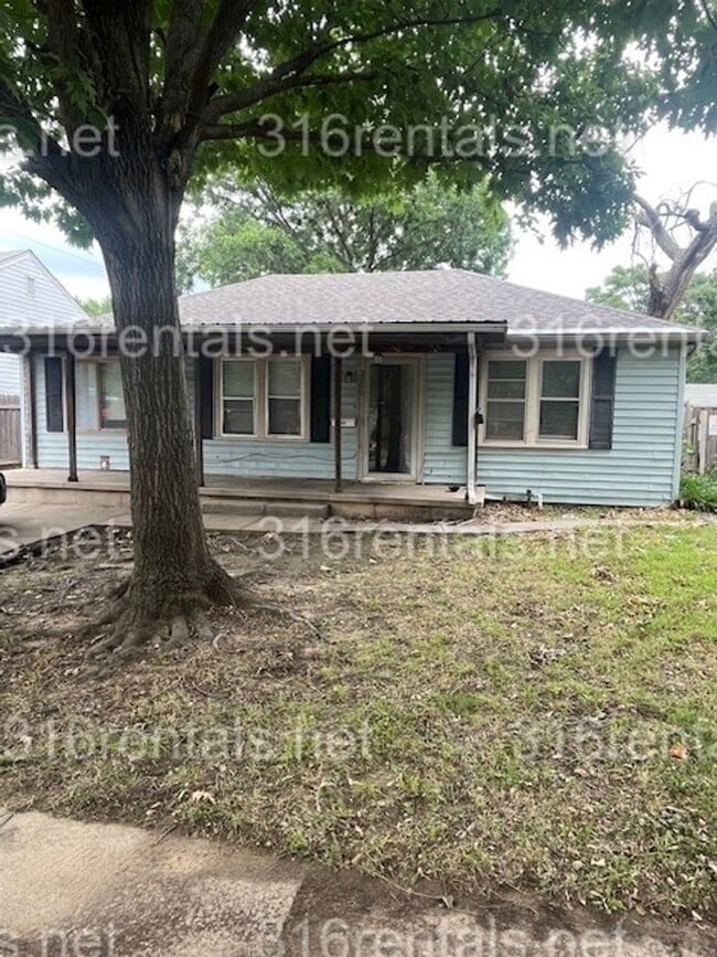 property at 2006 S Topeka Ave