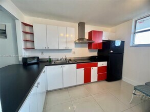 2903 N Miami Beach Blvd in North Miami Beach, FL - Building Photo - Building Photo
