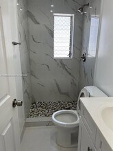 922 NW 2nd St, Unit 4 in Miami, FL - Building Photo - Building Photo