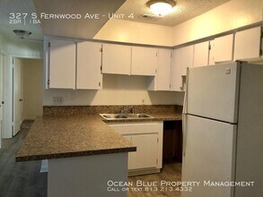 327 S Fernwood Ave-Unit -Unit 4 in Clearwater, FL - Foto de edificio - Building Photo