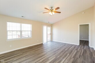 176 Lullaby Ct in Greenfield, IN - Building Photo - Building Photo