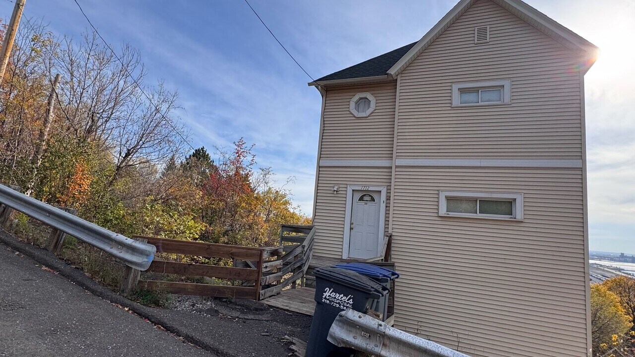 1712 W 3rd St in Duluth, MN - Building Photo