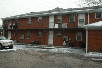 1914 Saint James Dr in Memphis, TN - Building Photo - Building Photo