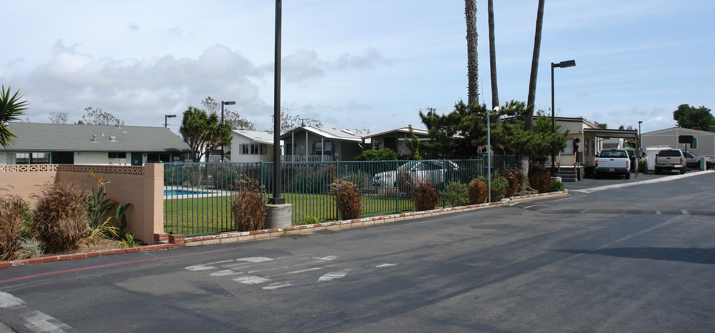 7652 Garfield Ave in Huntington Beach, CA - Building Photo