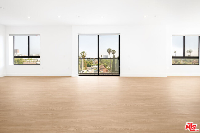 8555 Colgate Ave in Los Angeles, CA - Building Photo - Building Photo