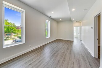 2312 W Ohio St in Chicago, IL - Building Photo - Building Photo