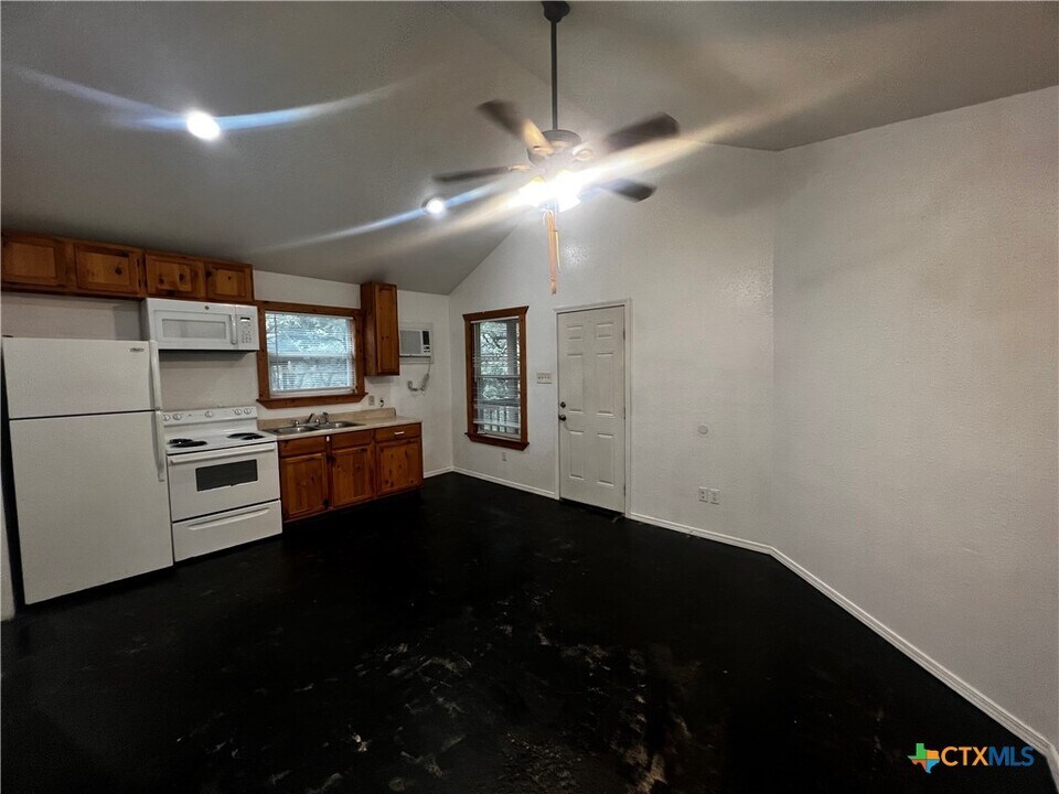 41170 FM3159 in Canyon Lake, TX - Building Photo