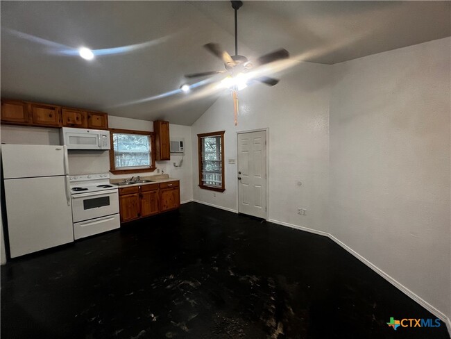 41170 FM3159 in Canyon Lake, TX - Foto de edificio - Building Photo
